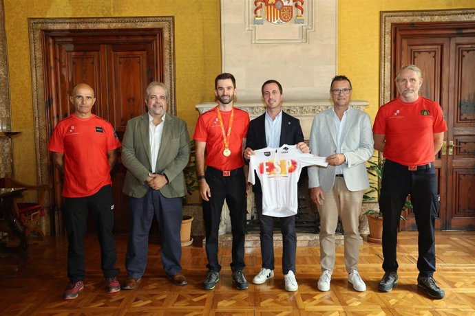El Consell de Mallorca homenajea al bombero Lluís Borràs
