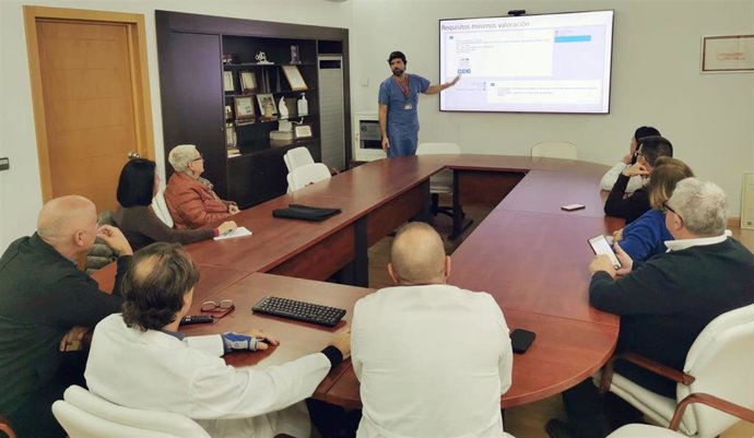 Reunión de coordinación entre cardiólogos y médicos de atención primaria.