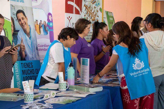 Imagen de los stands del Programa de Voluntariado Universitario.
