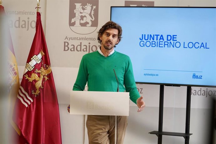 El primer teniente de alcalde informa del contenido de la Junta de Gobierno Local.