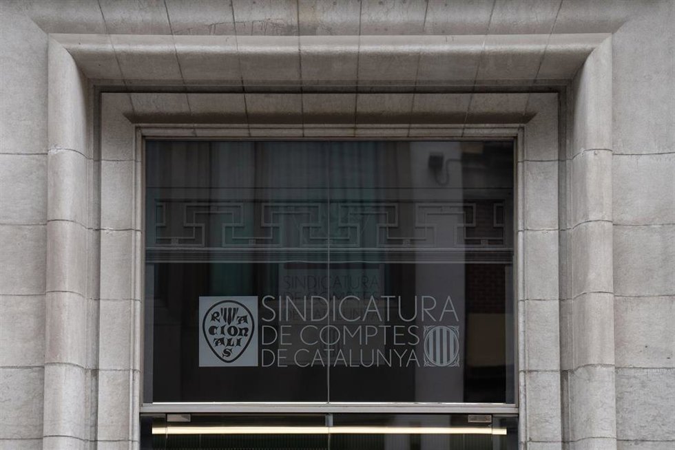Archivo - Fachada de la sede de la sindicatura de Cuentas en Vía Laietana 60, a 9 de febrero de 2024, en Barcelona, Catalunya (España)