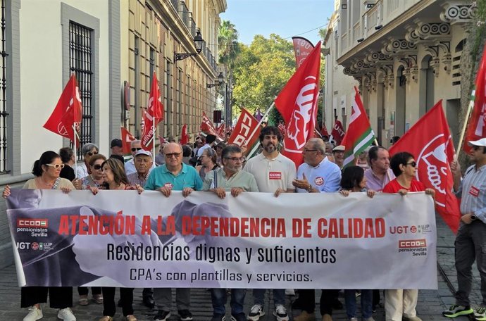 Sindicatos advierten del "estado crítico" de ley de la dependencia y reclaman su cumplimiento y más personal