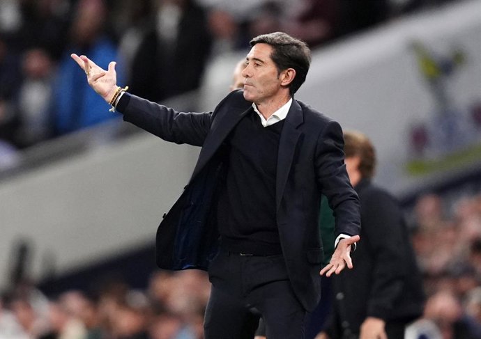 16 September 2025, United Kingdom, London: Villarreal head coach Marcelino reacts from the touchline during the UEFA Champions League soccer match between Tottenham Hotspur and Villarreal at the Tottenham Hotspur Stadium. Photo: John Walton/PA Wire/dpa