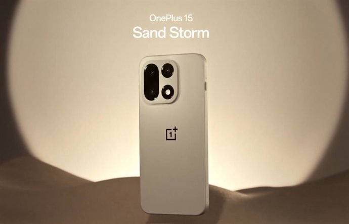OnePlus 15 na cor tempestade de areia