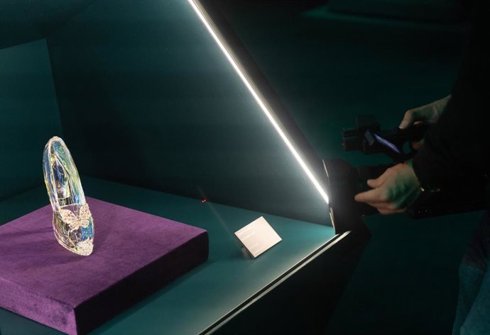 Detalle de la exhibición durante la presentación de la exposición 'Disney: The exhibition - 100 años de Magia', en el Auditorio de la Fundación Canal, a 30 de septiembre de 2025, en Madrid (España). La muestra, con la que Disney celebra su centenario, reú