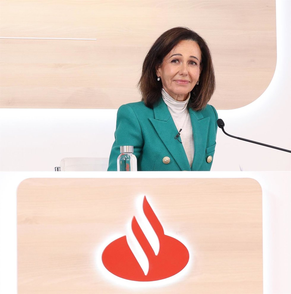 Archivo - La presidenta del Banco Santander, Ana Botín, a 5 de febrero de 2025, en Boadilla del Monte, Madrid (España).