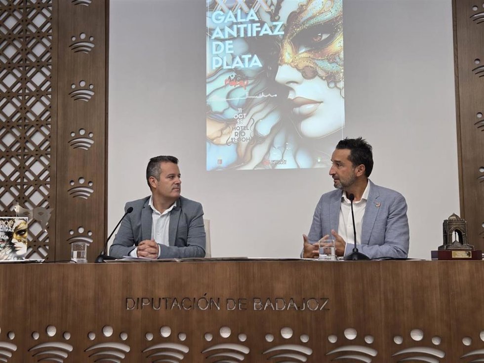 El diputado de Cultura y el presidente de la Falcap presentan los nominados a los Premios Antifaz de Plata 2025.