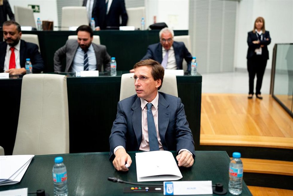 El alcalde de Madrid, José Luis Martínez-Almeida, durante una sesión ordinaria del Pleno Municipal, en el Palacio de Cibeles