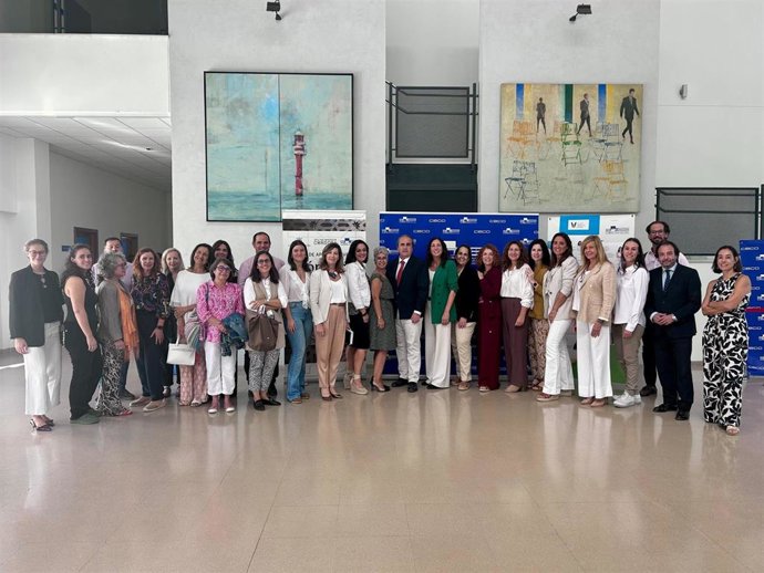 Loles López (centro), en la foto de familia de la clausura de la Jornada del Proyecto Valora-Visibiliza-Inspira.