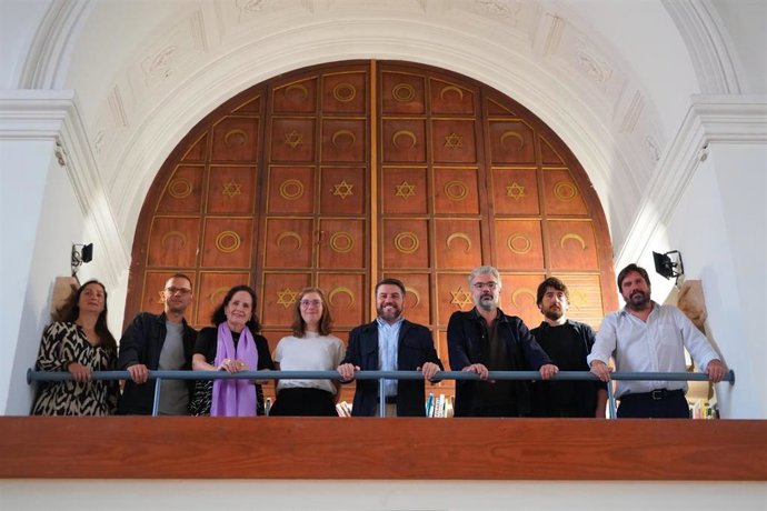 Tres bibliotecas de Palma acogen desde este miércoles instalaciones artísticas en el proyecto 'Biblioteques en flames'.