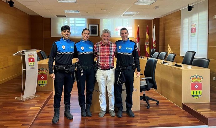 Toma de posesión de tres nuevos agentes de la Policía Local de Arroyo de la Encomienda.