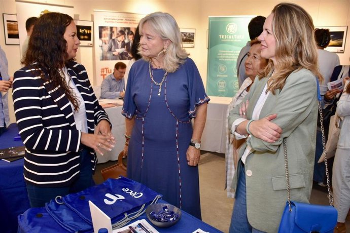 Mercedes Colombo en la Feria de Empleo de Cruz Roja en San Fernando.