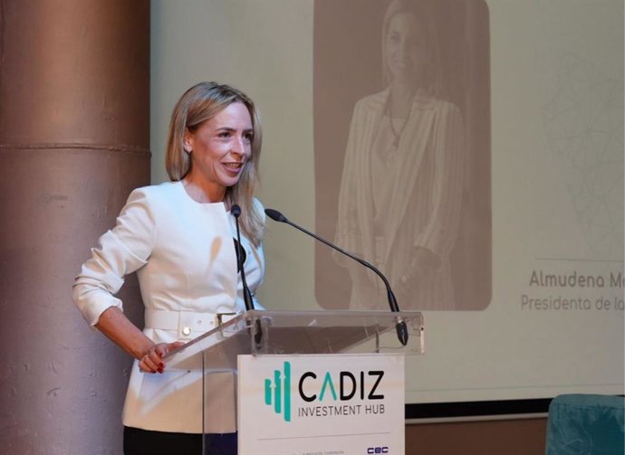 Almudena Martínez en el III Foro de Inversión de la CEC y Diputación.
