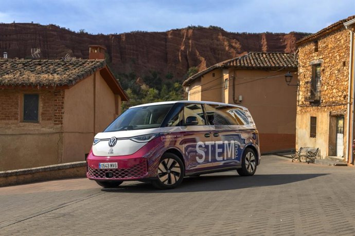 La segunda edición de STEM Tour recorrerá 3.000 kilómetros para promover la ciencia en niñas y jóvenes