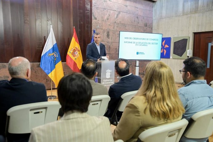 El vicepresidente del Gobierno de Canarias, Manuel Domínguez, en la presentación del observatorio comercial de Canarias