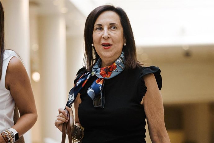La ministra de Defensa, Margarita Robles, a su llegada a una sesión de control al Gobierno en el Senado, a 16 de septiembre de 2025, en Madrid (España).