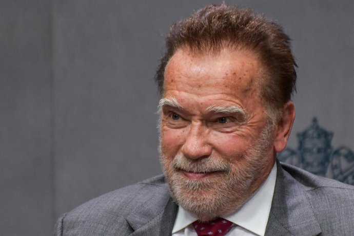 Arnold Schwarzenegger en una rueda de prensa de la Santa Sede.
