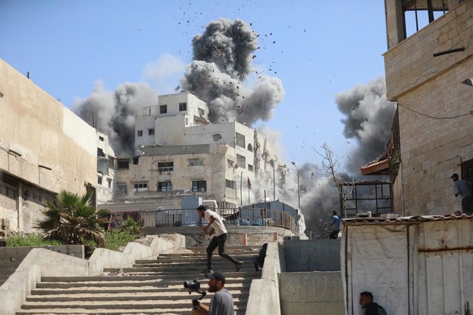 September 27, 2025, Gaza City, Gaza Strip, Palestinian Territory: Smoke rises following Israeli airstrikes that hit and destroyed multiple buildings in Gaza City, Gaza on September 27, 2025. Thirty-seven Palestinians were killed in attacks carried out by 