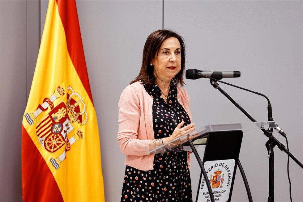 La ministra de Defensa, Margarita Robles, durante su visita a las instalaciones del polígono industrial de Valcorba, Defensa, a 3 de agosto de 2025, en Valcorba, Soria, Castilla y León (España).