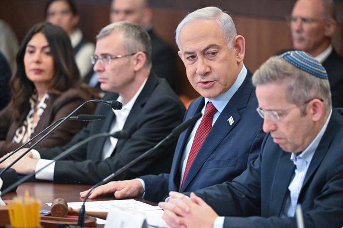 Archivo - HANDOUT - 10 December 2023, Israel, Jerusalem: Israeli Prime Minister Benjamin Netanyahu attends the weekly cabinet meeting at the Prime Minister's office in Jerusalem. Photo: Kobi Gideon/GPO/dpa - ATTENTION: editorial use only and only if the c