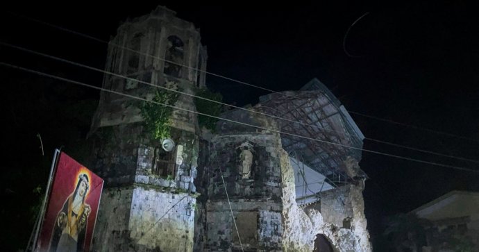 Aumentan a 60 las víctimas mortales del terremoto de magnitud 6,9 en el centro de Filipinas