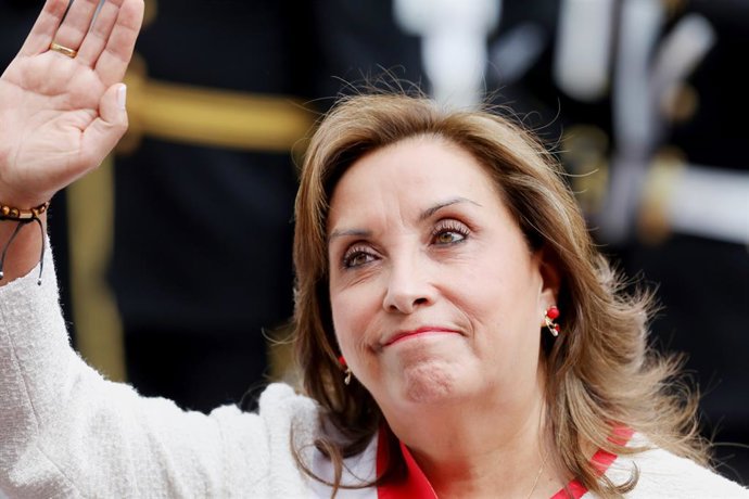 Archivo - July 28, 2025, Lima, PERU: Peruvian President Dina Boluarte reviews an honor guard upon arriving at Congress to give a speech to the nation on the occasion of the Independence Day