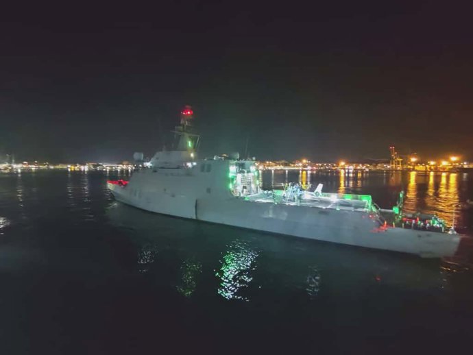 O navio de ação marítima 'Furor' sai do porto de Cartagena, a caminho de apoiar os navios da Flotilha Global Sumud que se dirigem a Gaza, em 26 de setembro de 2025, em Cartagena, Murcia (Espanha). A Flotilha segue para Gaza