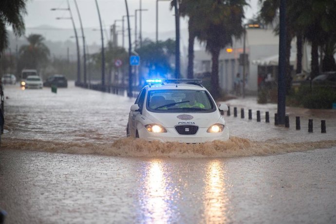 Un coche de la Policía Local, a 30 de septiembre de 2025, en Ibiza.