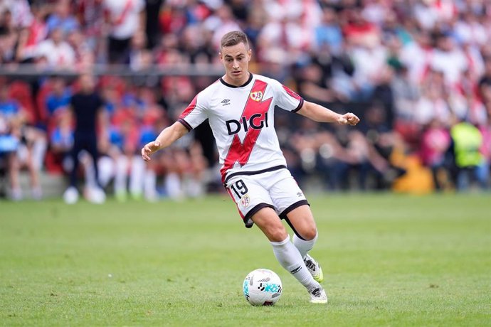 Jorge de Frutos of Rayo Vallecano in action during the Spanish League, LaLiga EA Sports, football match played between Rayo Vallecano and Sevilla FC at Estadio de Vallecas on September 28, 2025, in Madrid, Spain.