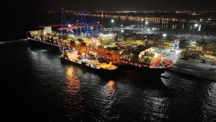 El Puerto de Málaga ha sido escenario de una operación pionera con la llegada del buque Avenir Aspiration, encargado de efectuar el primer suministro de gas natural licuado de origen renovable (bio-GNL) al portacontenedores MSC Gabon.