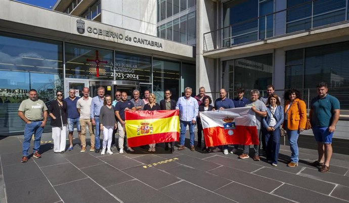 La Consejera De Desarrollo Rural, Ganadería, Pesca Y Alimentación, María Jesús Susinos, Recibe A Los Ganaderos Participantes En El Concurso Nacional Salamaq 2025
