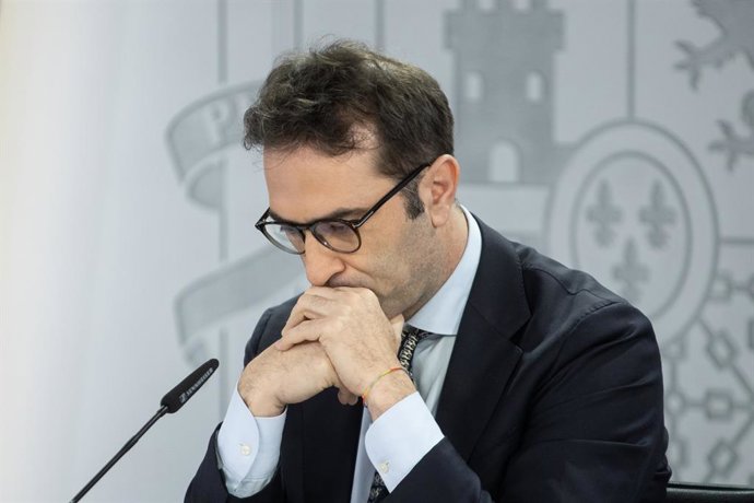 Archivo - El ministro de Economía, Comercio y Empresa, Carlos Cuerpo,  durante una rueda de prensa posterior a la reunión del Consejo de Ministros, en el Palacio de La Moncloa, a 24 de junio de 2025, en Madrid (España). El Consejo de Ministros ha delibera