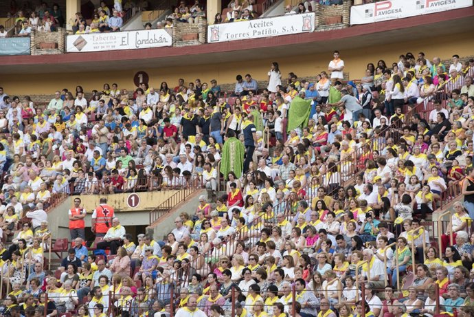 Archivo - Encuentro Diocesano de Laicos celebrado en la Plaza de Toros de Córdoba, en una imagen de archivo.