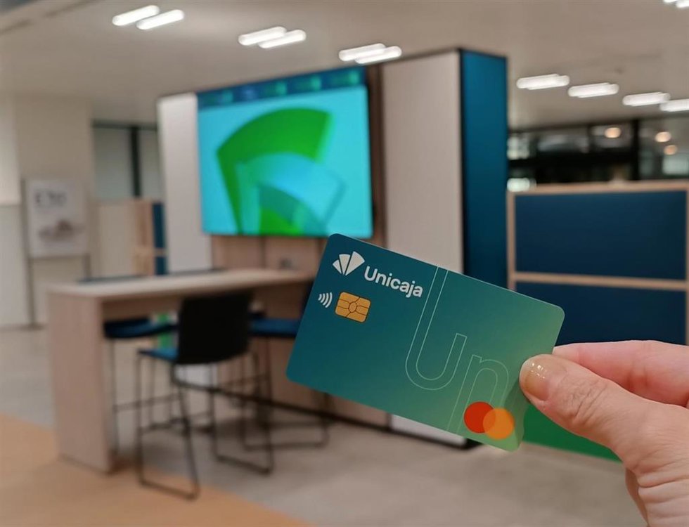 Imagen de una tarjeta de Unicaja.