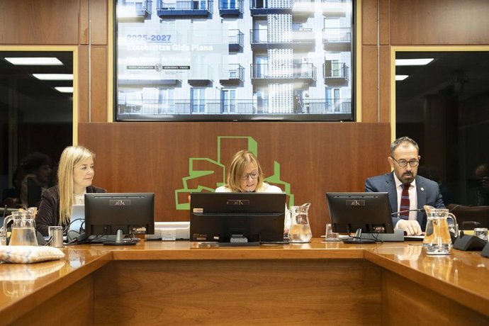 El consejero ha explicado que este documento "no es un plan técnico más, sino un proyecto político y social que responde a una de las mayores preocupaciones de la ciudadanía"