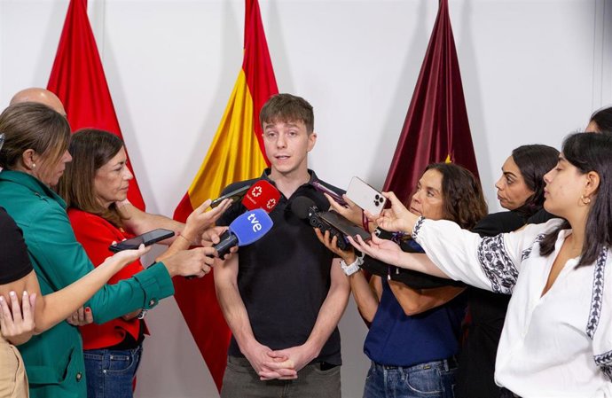 El portavoz en funciones de Más Madrid en el Ayuntamiento, Eduardo Rubiño, en rueda de prensa