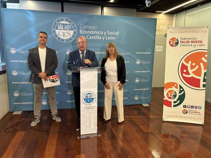 Ángel Lozano (i), Enrique Cabero y Elena Briongos.