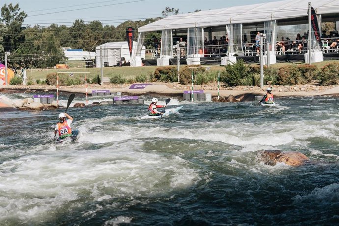 Maialen Chourraut, Laia Sorribes y Leire Goñi durante la final de K1 por equipos del Mundial de Slalom Olímpico 2025