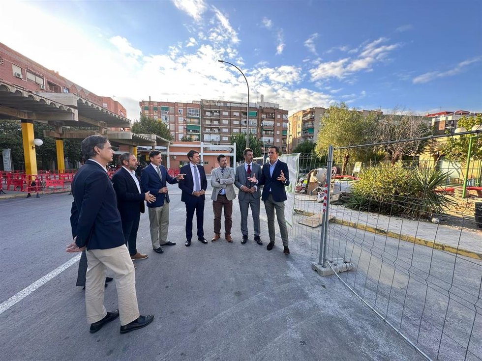 El consejero de Fomento e Infraestructuras, Jorge García Montoro, junto al alcalde de Molina de Segura, José Ángel Alfonso, el director general de Movilidad y Transporte, José Antonio Verdú, y el concejal de Movilidad, Antonio Martínez