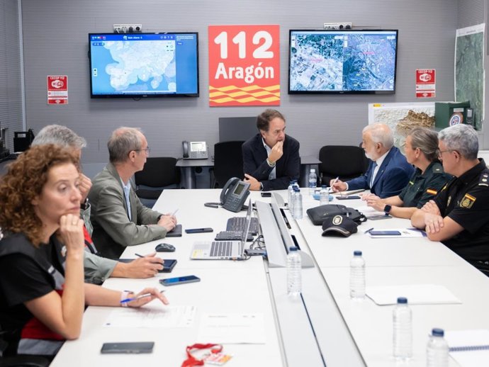 Reunión del CECOP, este miércoles en la Sala de Crisis del 112 Aragón, presidida por el consejero Roberto Bermúdez de Castro.