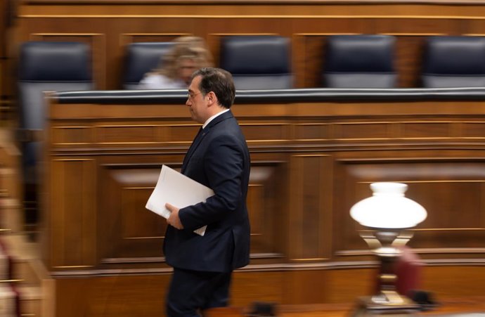 Archivo - El ministro de Asuntos Exteriores, Unión Europea y Cooperación, José Manuel Albares, durante una sesión plenaria, en el Congreso de los Diputados, a 5 de diciembre de 2023, en Madrid (España).  El Pleno del Congreso de los Diputados acoge hoy la