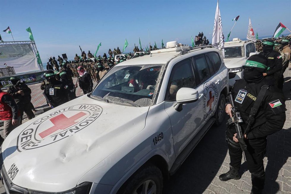 Archivo - Vehículo del Comité Internacional de la Cruz Roja en la Franja de Gaza