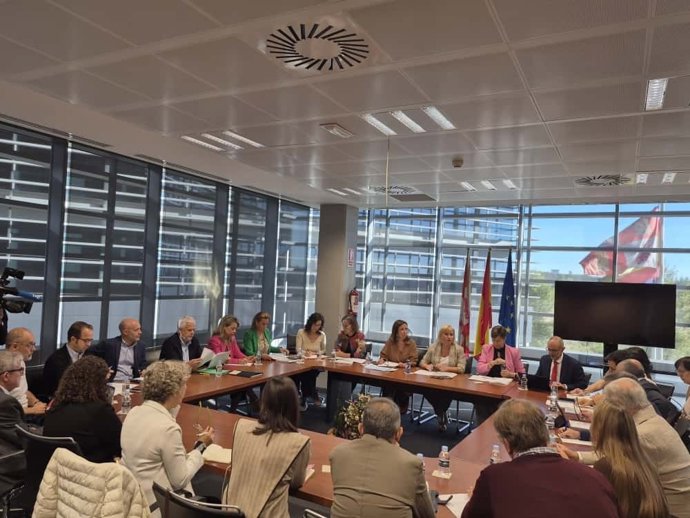 Reunión del Consejo de Comercio de Castilla y León que ha aprobado el calendario de domingos y festivos de apertura en 2026
