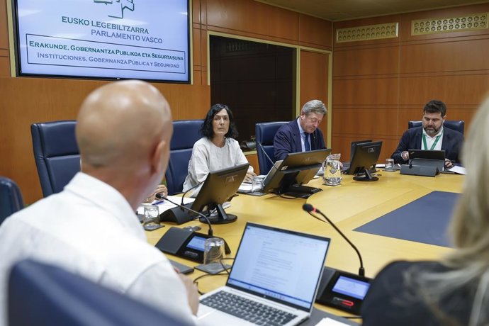 El consejero de Seguridad ha explicado que la Academia "necesitará cambios porque necesita adaptarse" a los cambios en la sociedad, los nuevos riesgos climáticos y a las nuevas formas de delincuencia