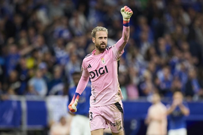 Aaron Escandell of Real Oviedo reacts prior to the LaLiga EA Sports match between Real Oviedo and FC Barcelona at Carlos Tartiere on September 25, 2025, in Oviedo, Spain.