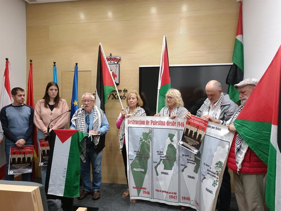 Rueda de prensa de la Plataforma Asturias por Palestina convoca una manifestación en Gijón el 5 de octubre de 2025.