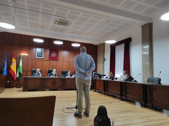 El acusado prestando declaración ante el tribunal