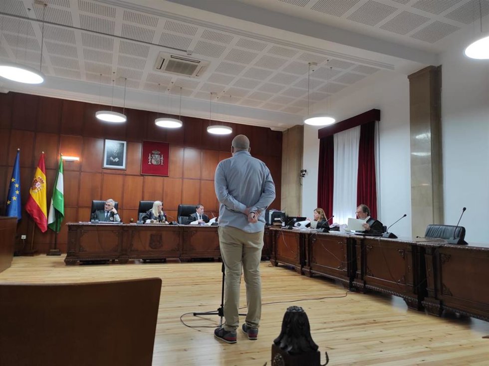 El acusado prestando declaración ante el tribunal