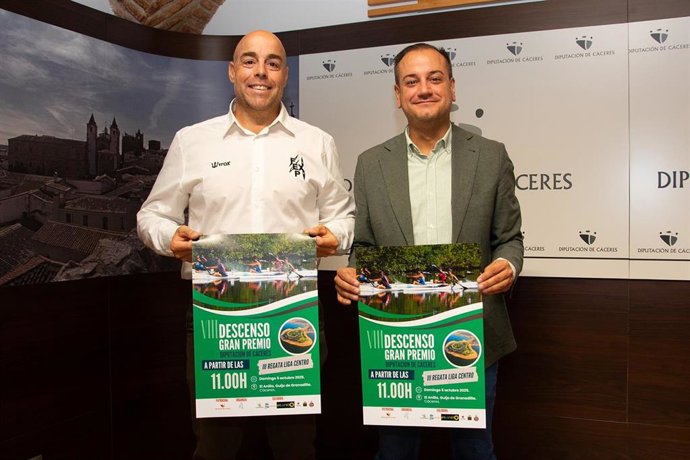 El  presidente de la Federación Extremeña de Piragüismo, Marcos Sánchez, y el diputado de Deportes, Pablo Miguel López