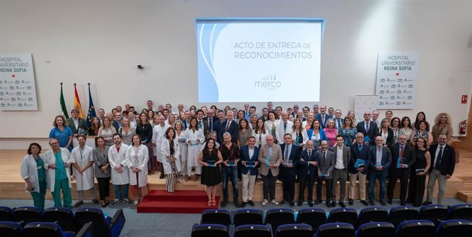 Imagen de foto de familia en la entrega de premios a las distintas especialidades dentro del ranking MRS.